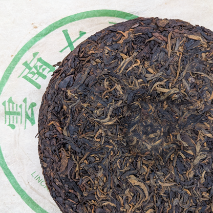 Выдержанный шен пуэр от фабрики Линьцан Ава Юнь, 2002